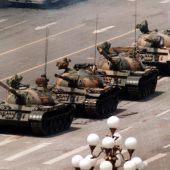 Rebelde Desconhecido, chinês enfrente tanques chineses, 1989
