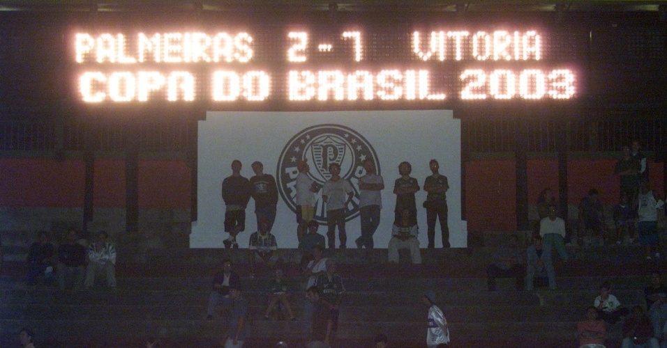 Palmeiras 2x7 Vitória, Copa do Brasil 2003, Vitória, Palmeiras, Parque Anntártica, São Paulo, futebol, arquibancada, placar