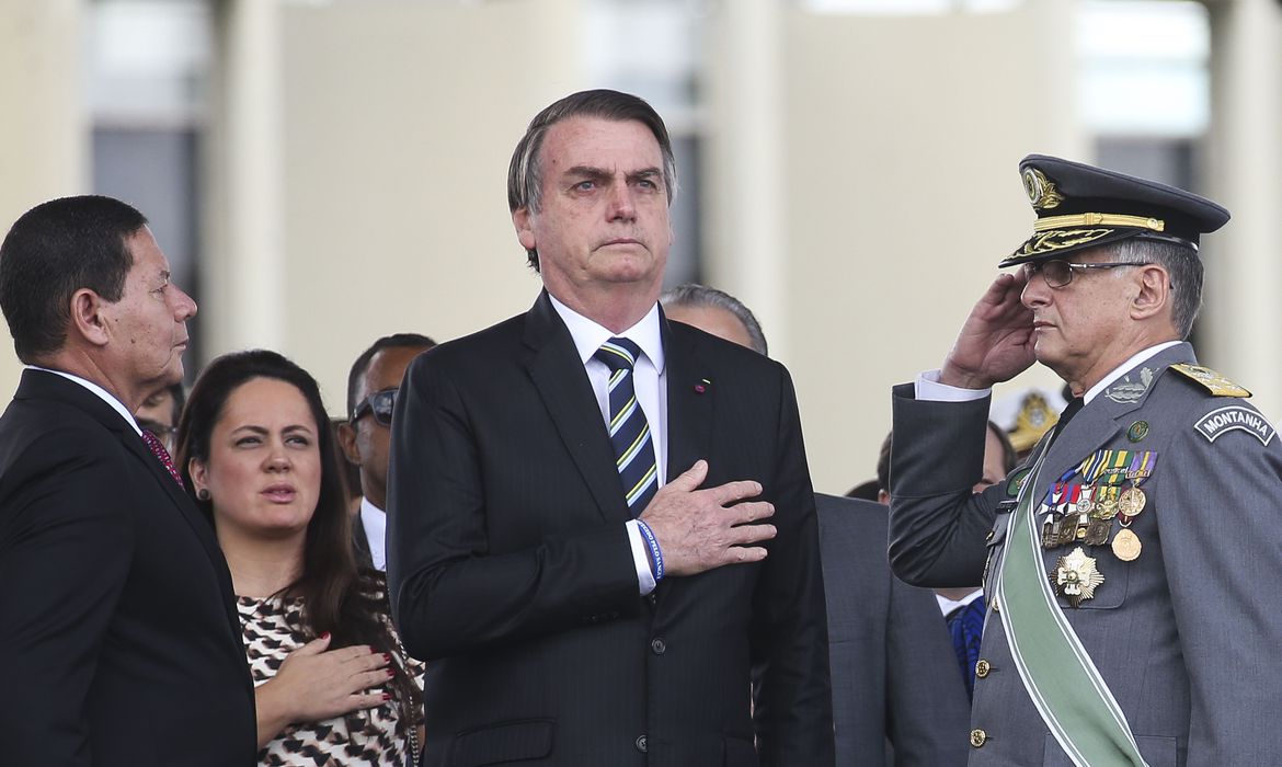 Bolsonaro, Mourão, exército, radicalização,