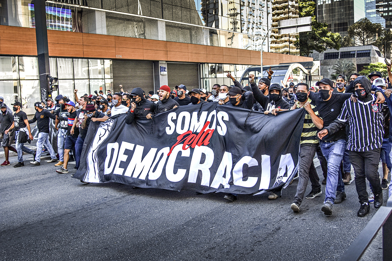torcidas organizadas, Gaviões da Fiel, democracia, Roberto Casimiro, Estadão,